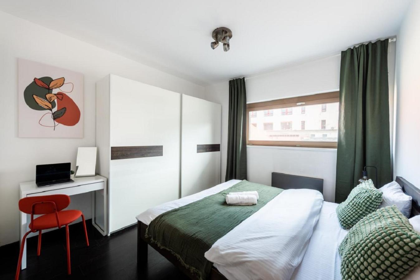 Spacious Apartments Near Karlin Square Praga Zewnętrze zdjęcie