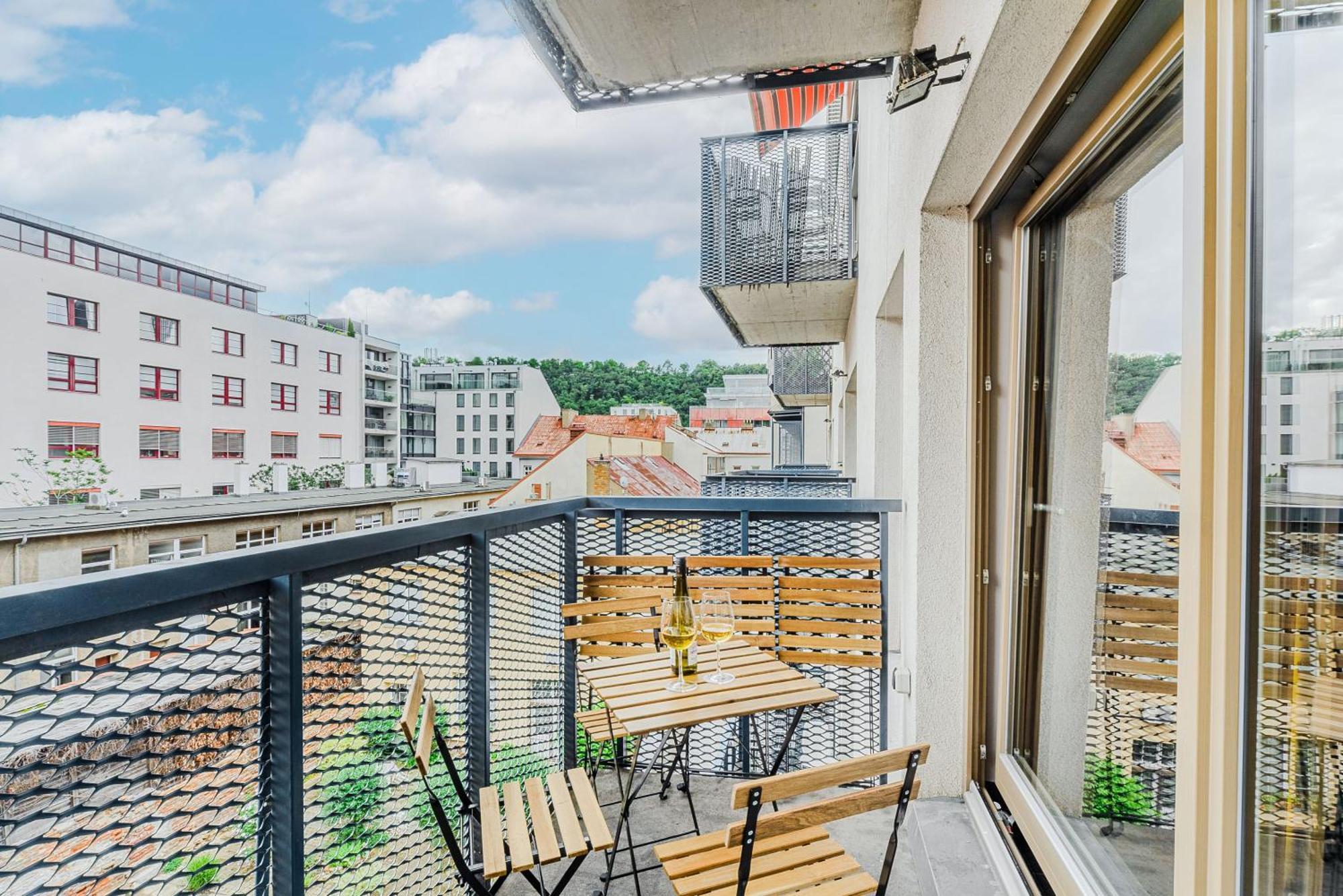 Spacious Apartments Near Karlin Square Praga Zewnętrze zdjęcie