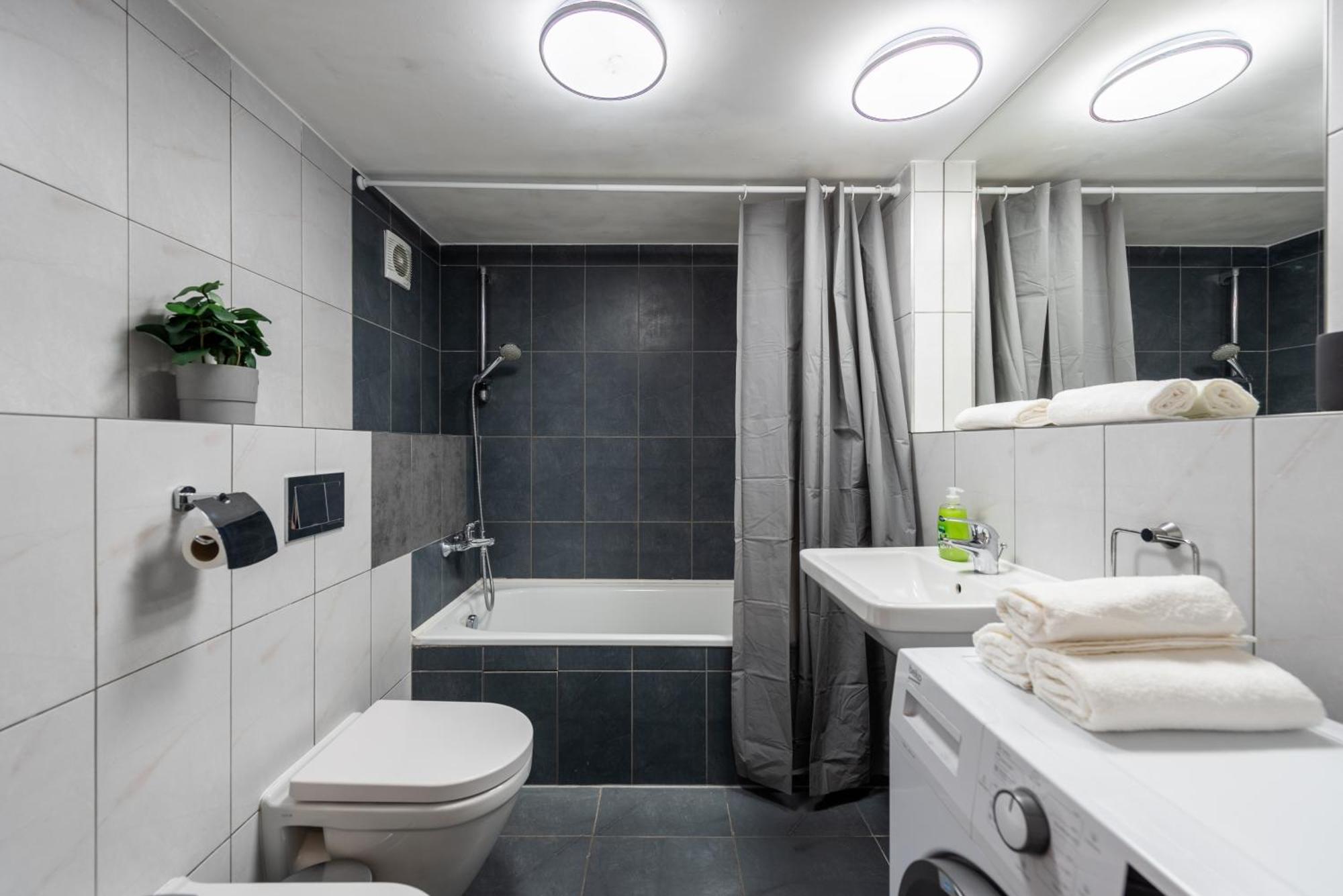 Spacious Apartments Near Karlin Square Praga Zewnętrze zdjęcie